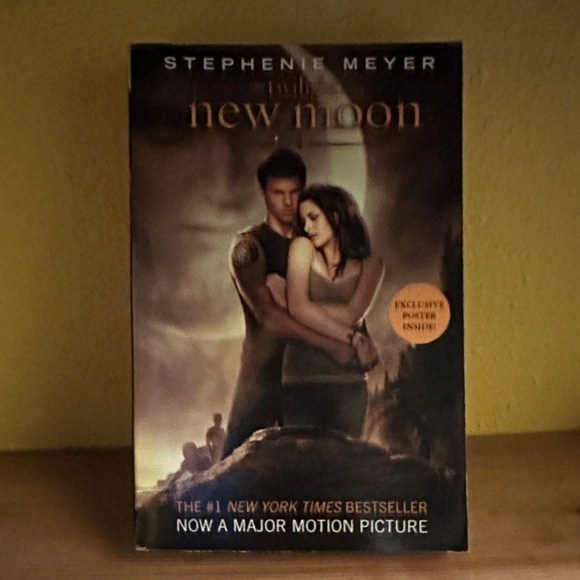 New Moon by Stephenie Meyer Paperback - Picture 1 of 3